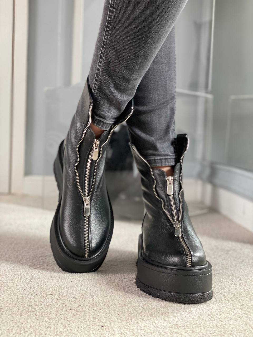 Ghete din piele neagra Gia