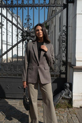 sacou-dama-in-carouri-office (2)