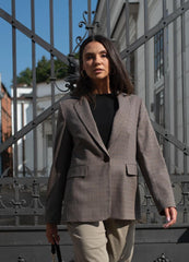 sacou-dama-in-carouri-office (3)