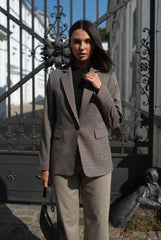 sacou-dama-in-carouri-office (4)