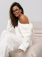 bluza-dama-alba-pe-un-umar-cu-funda