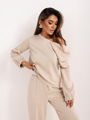 Compleu-dama-bluza-bej-pe-un-umar-cu-funda-si-pantalon (3)