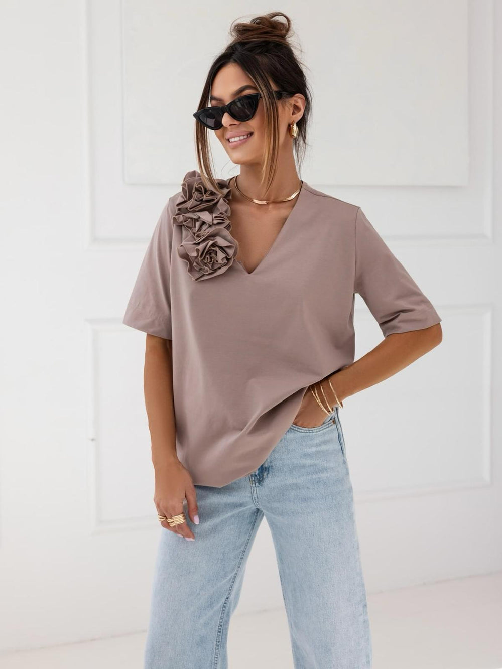 Tricou cu decolteu in V taupe Edward - mauri.ro (1)