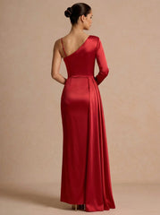 Rochie lunga cu o maneca rosie