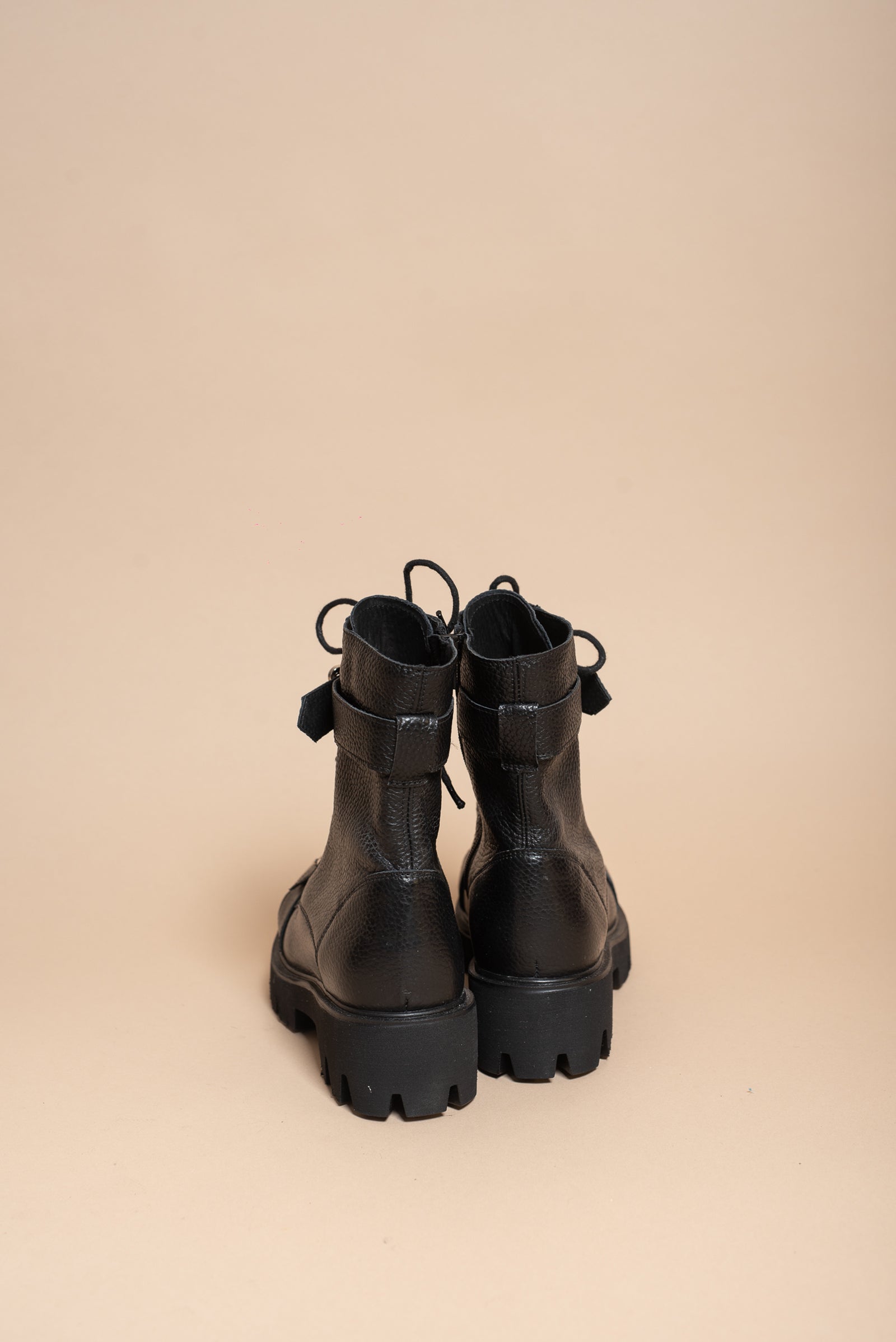 Ghete-din-piele-neagra-Adelline-Mini-3568-3