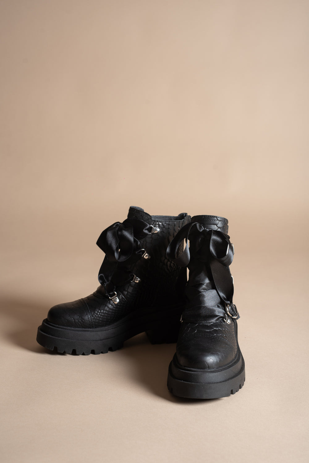 Ghete-din-piele-neagra-Fairy-Tropea-2881-3