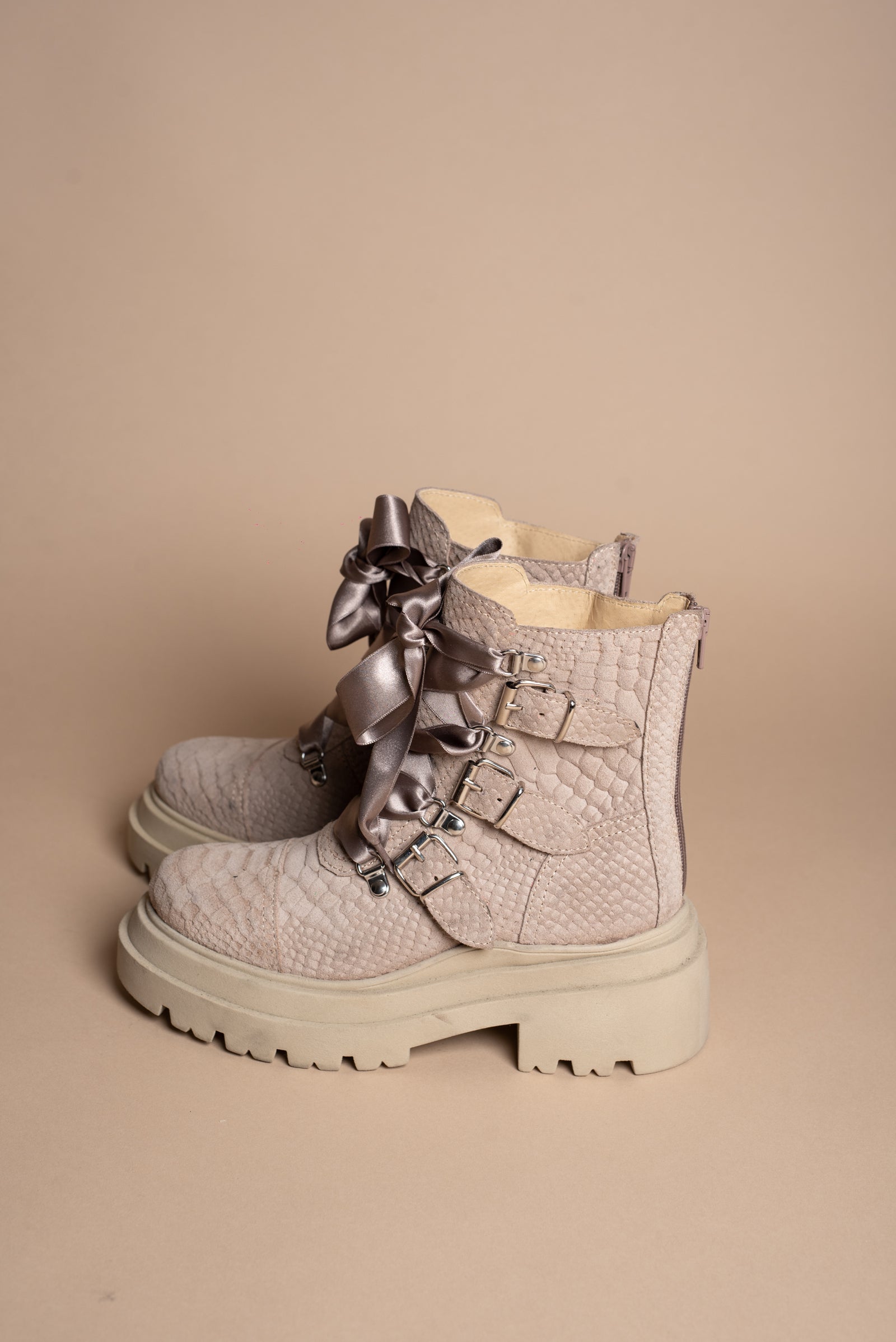 Ghete-din-piele-bej-Fairy-Tropea-3930-1