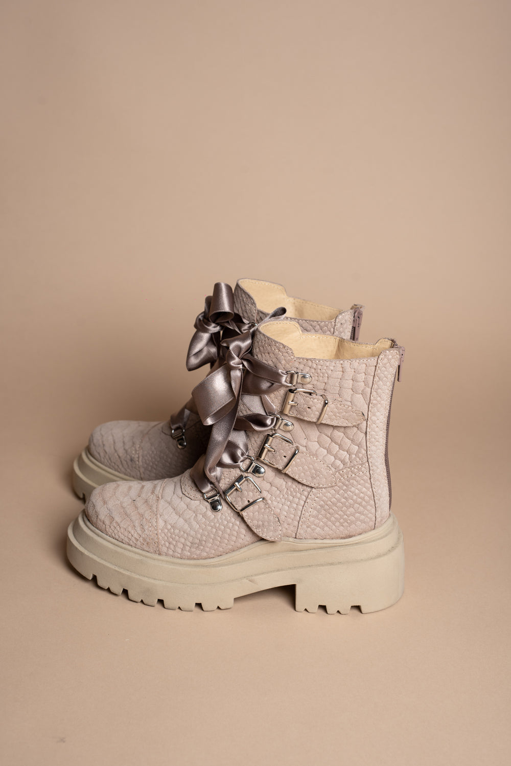 Ghete-din-piele-bej-Fairy-Tropea-3930-1