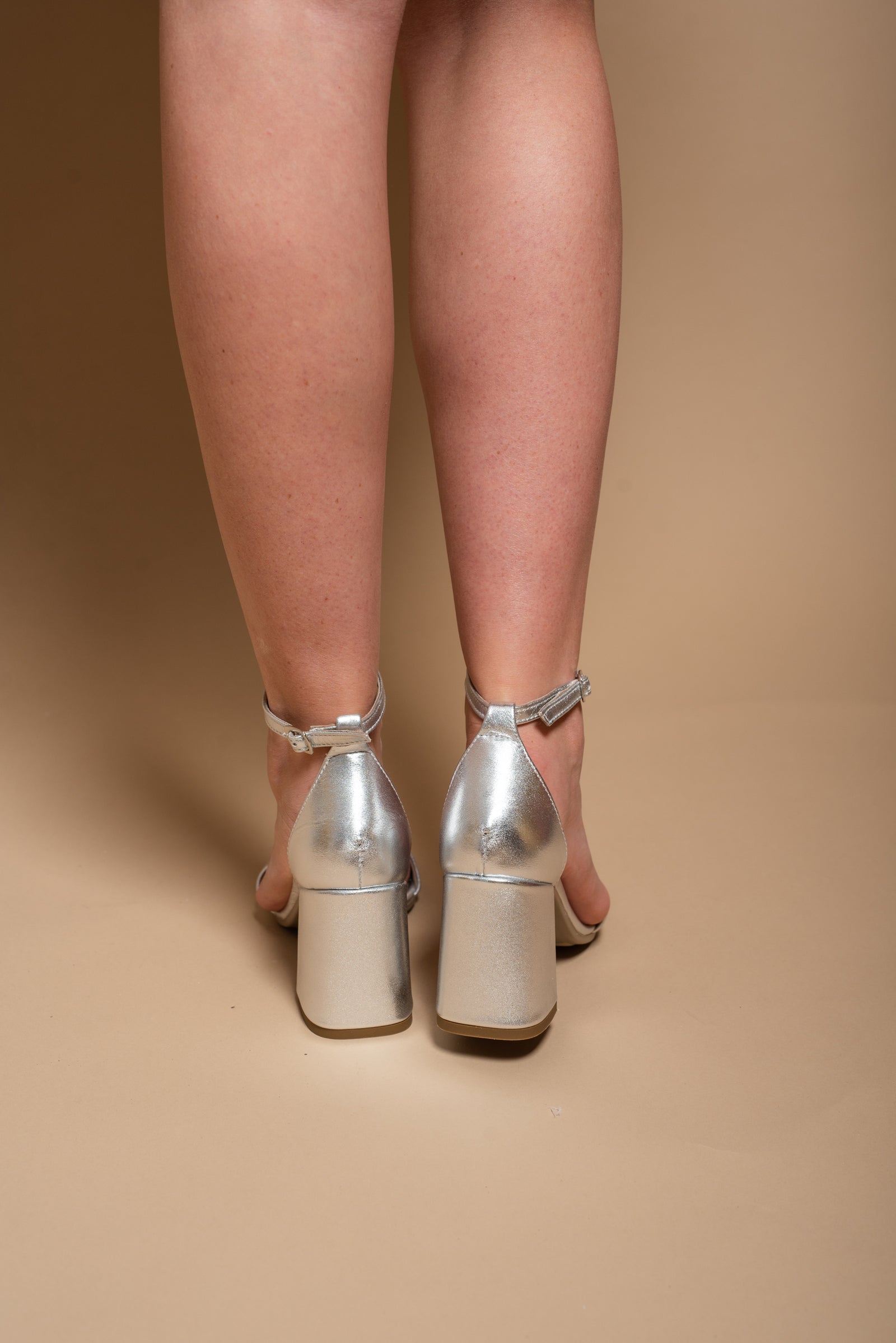 sandale-din-piele-cu-toc-sara-argintii2