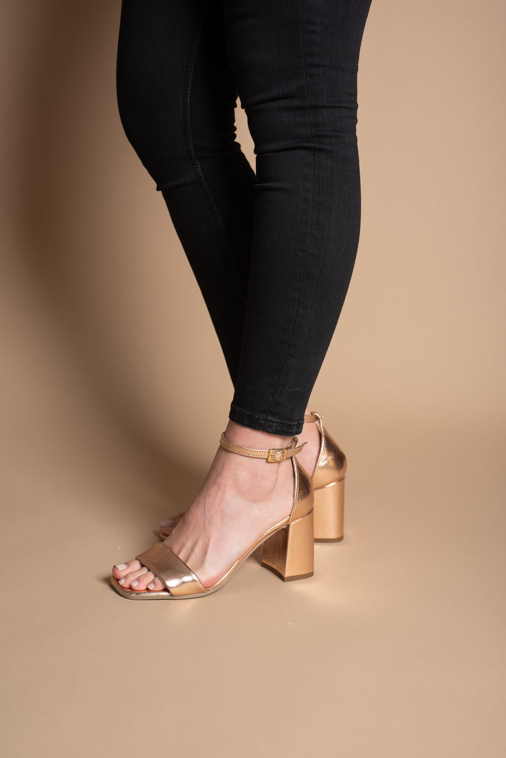 Sandale-din-piele-cu-toc-Sara-aurii-9265-6