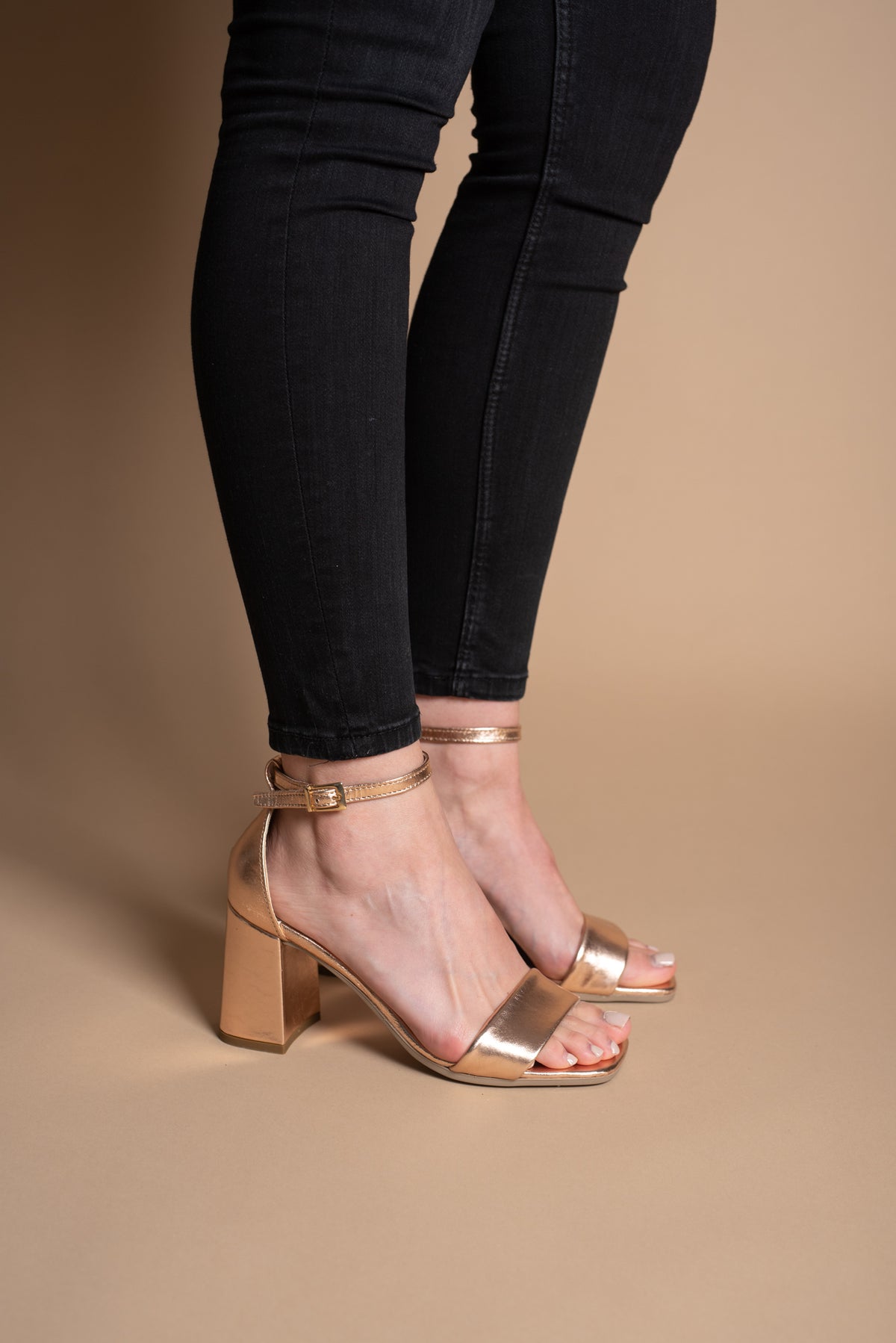 Sandale din piele cu toc Sara aurii