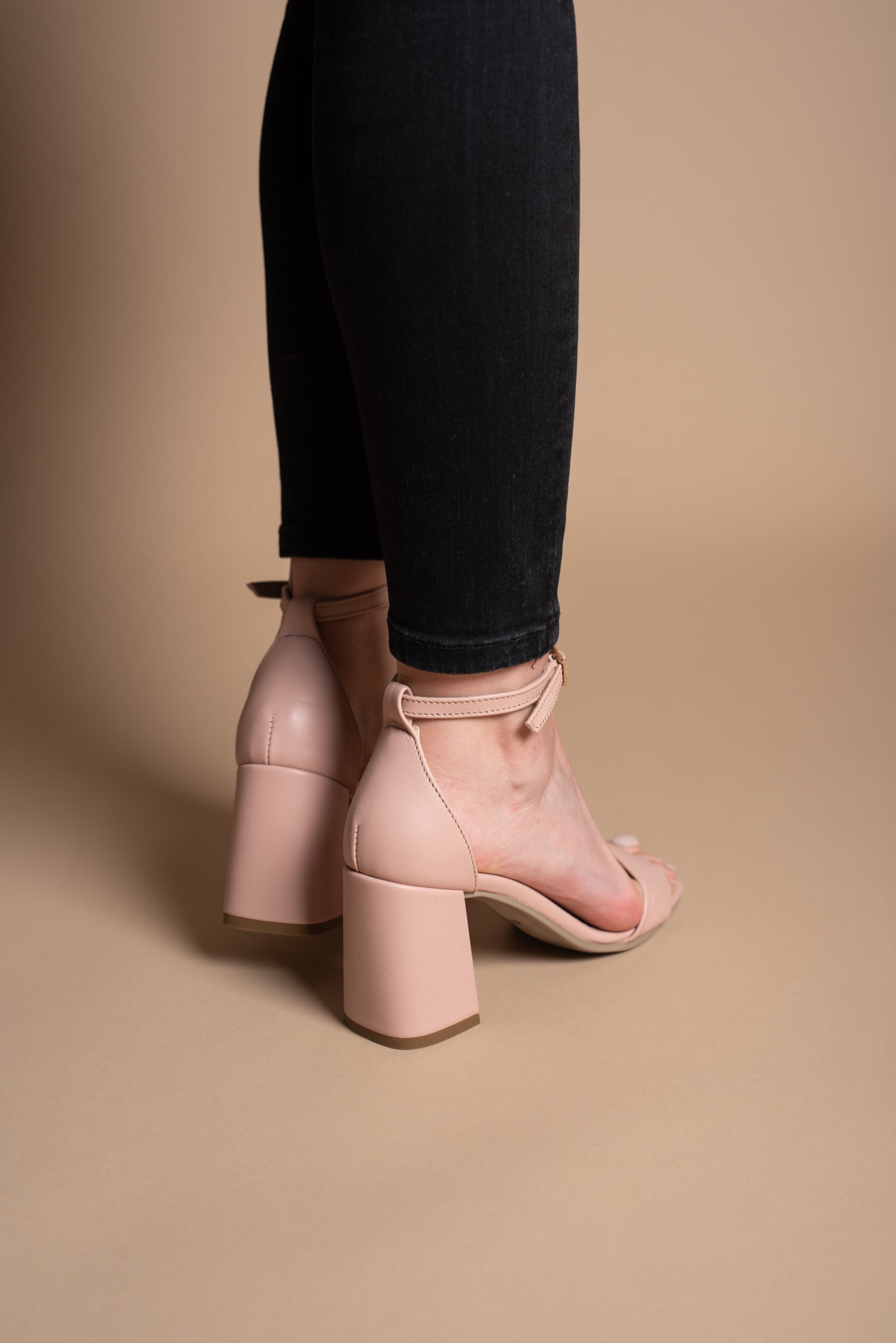 Sandale-din-piele-cu-toc-Sara-nude-9299-1