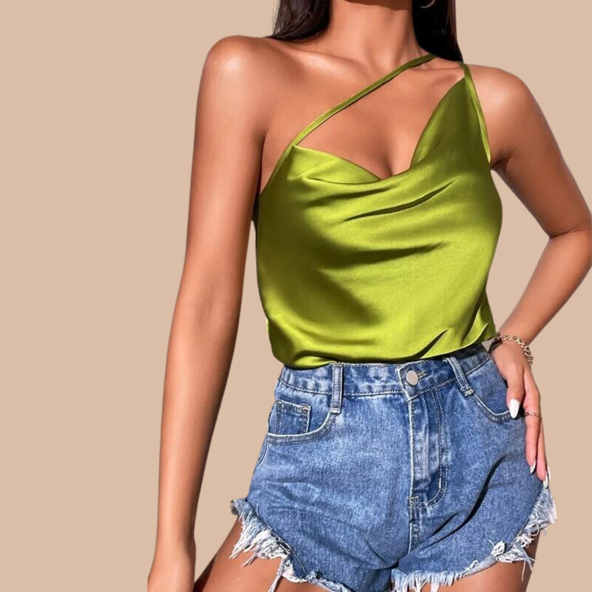 Top pe un umar din satin verde