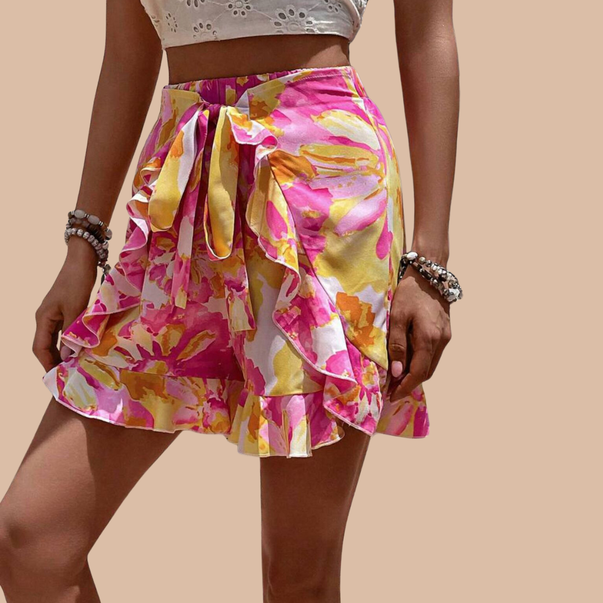 Pantaloni-scurti-cu-volane-in-fata-si-imprimeu-floral-8737-2
