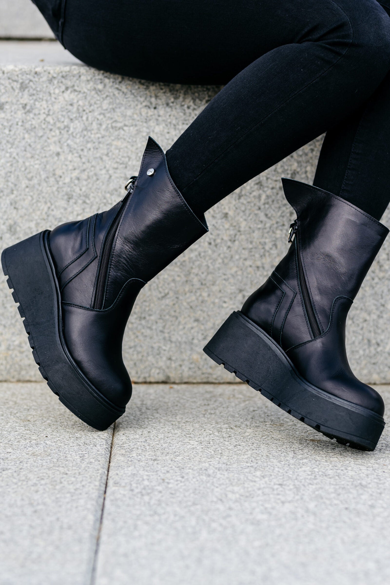 Ghete-din-piele-naturala-negre-Paris