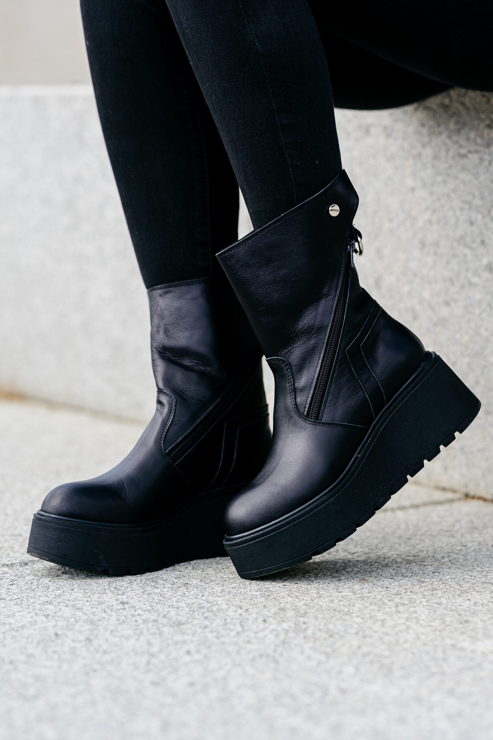 Ghete-din-piele-naturala-negre-Paris (2)