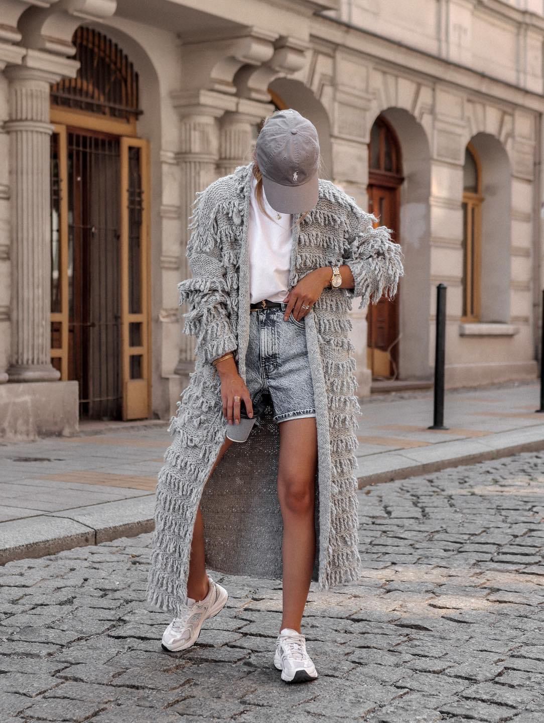 cardigan-dama-lung-cu-ciucuri-gri