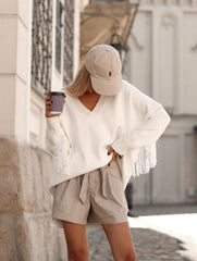 bluza-dama-oversize-cu-decolteu-v-si-ciucuri-alba