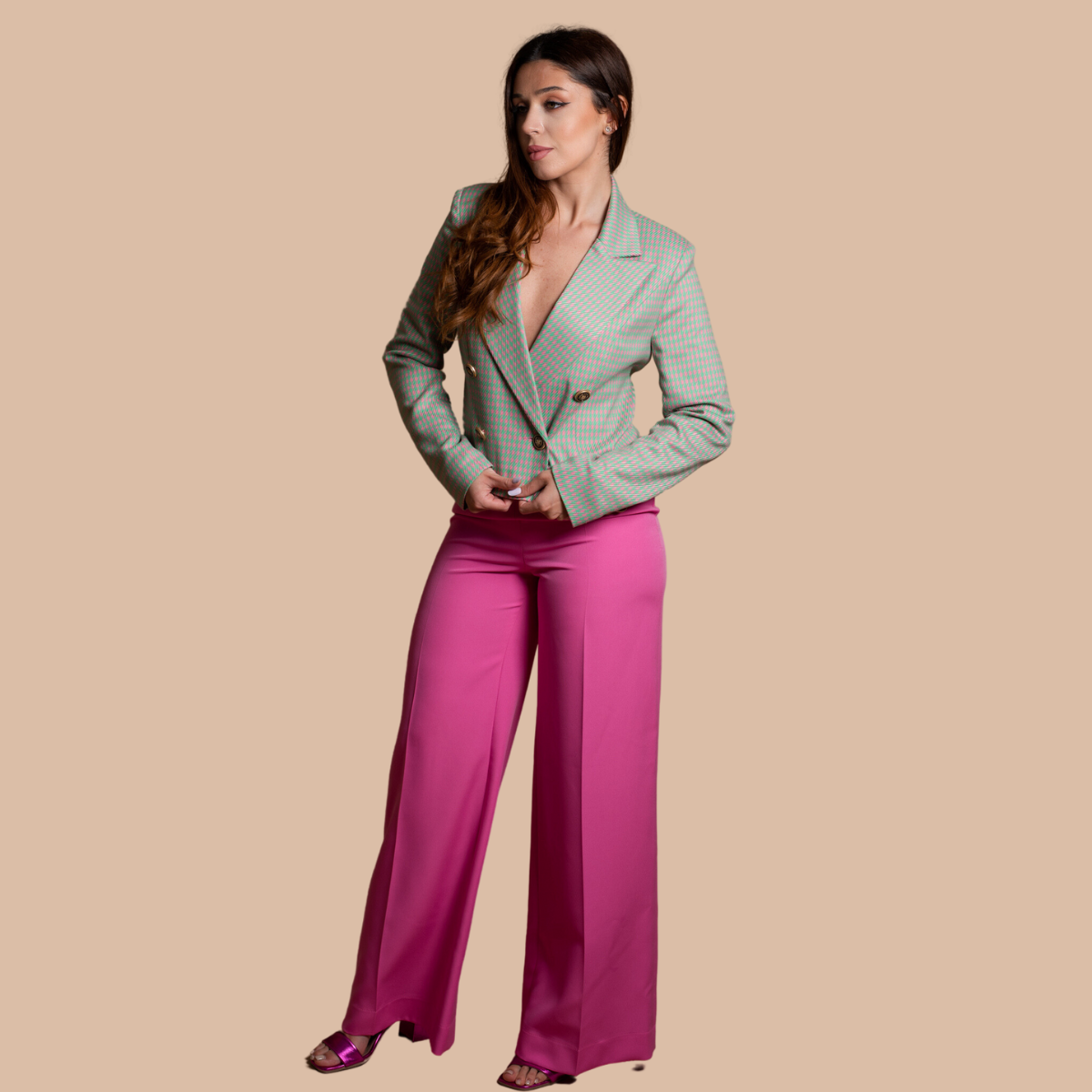 Costum-dama-roz-sacou-in-carouri-cu-pantaloni-3102-1