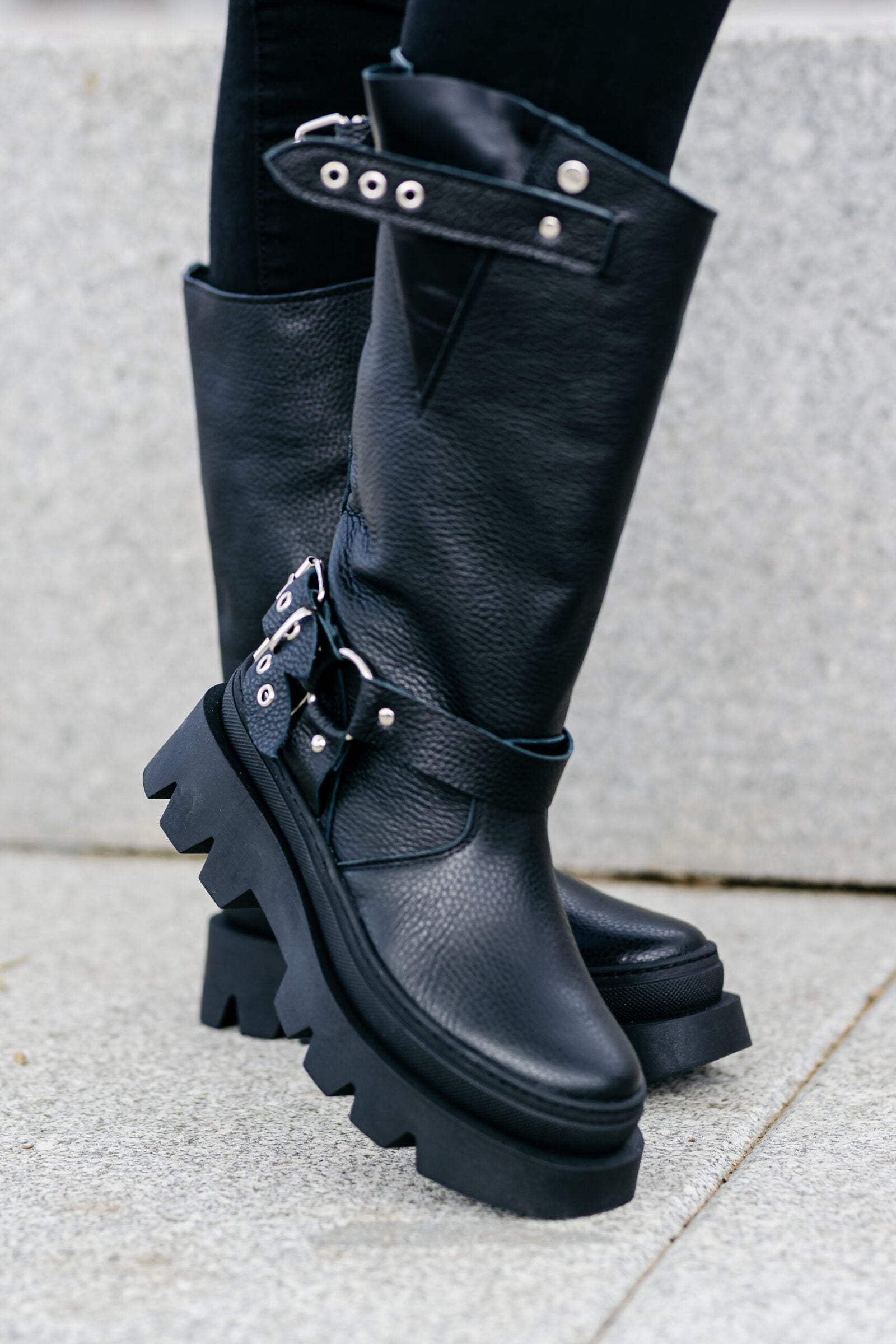 Ghete-negre-inalte-din-piele-naturala-MOTO