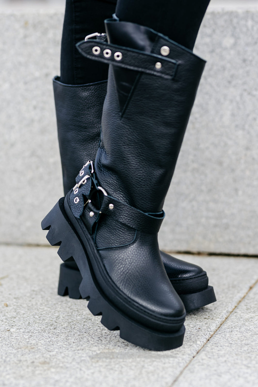 Ghete-negre-inalte-din-piele-naturala-MOTO