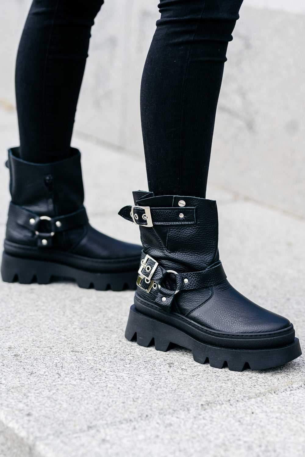 Ghete-negre-din-piele-naturala-MOTO-SMALL (2)