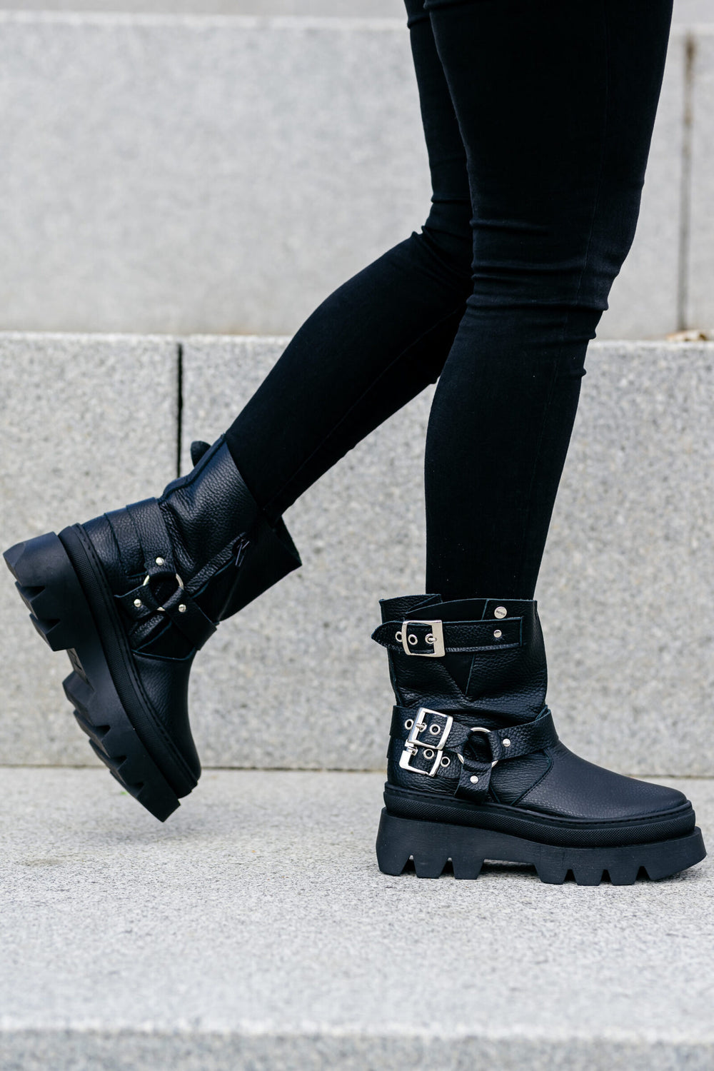 Ghete-negre-din-piele-naturala-MOTO-SMALL (3)