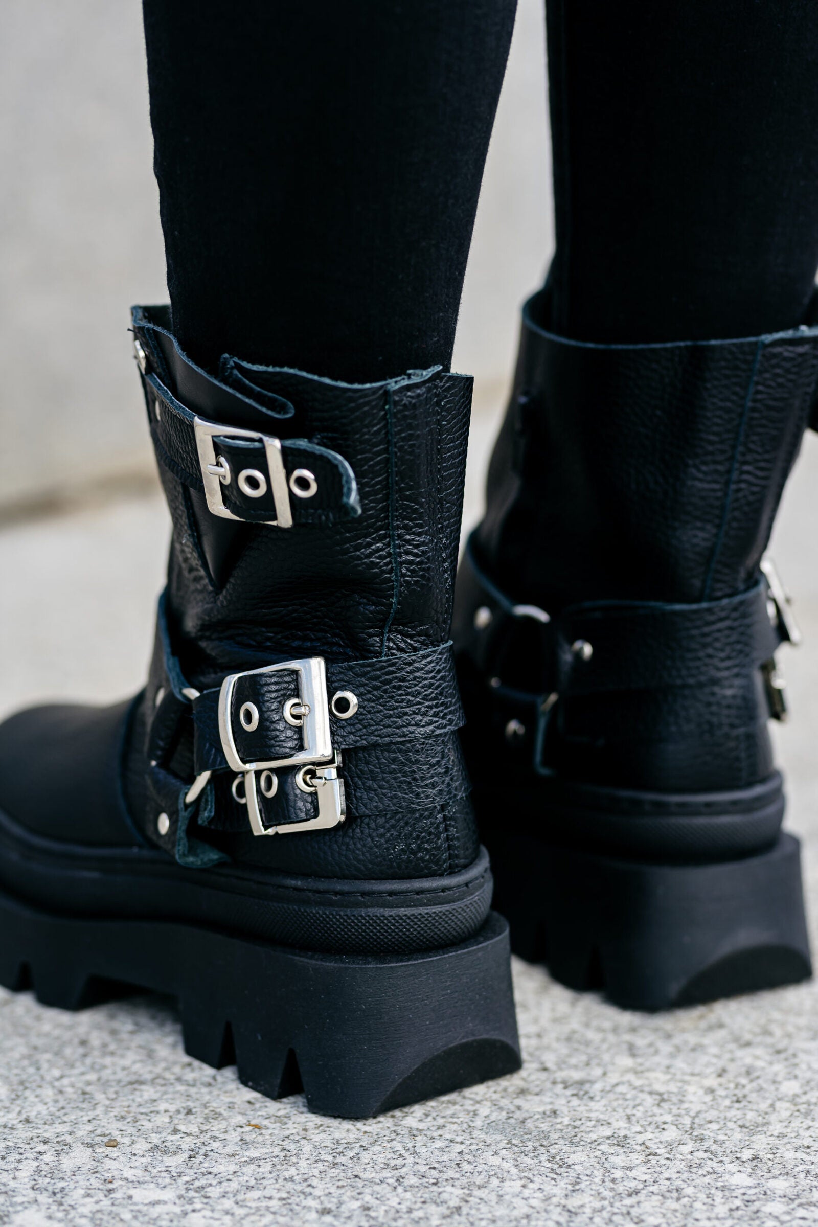 Ghete-negre-din-piele-naturala-MOTO-SMALL (4)