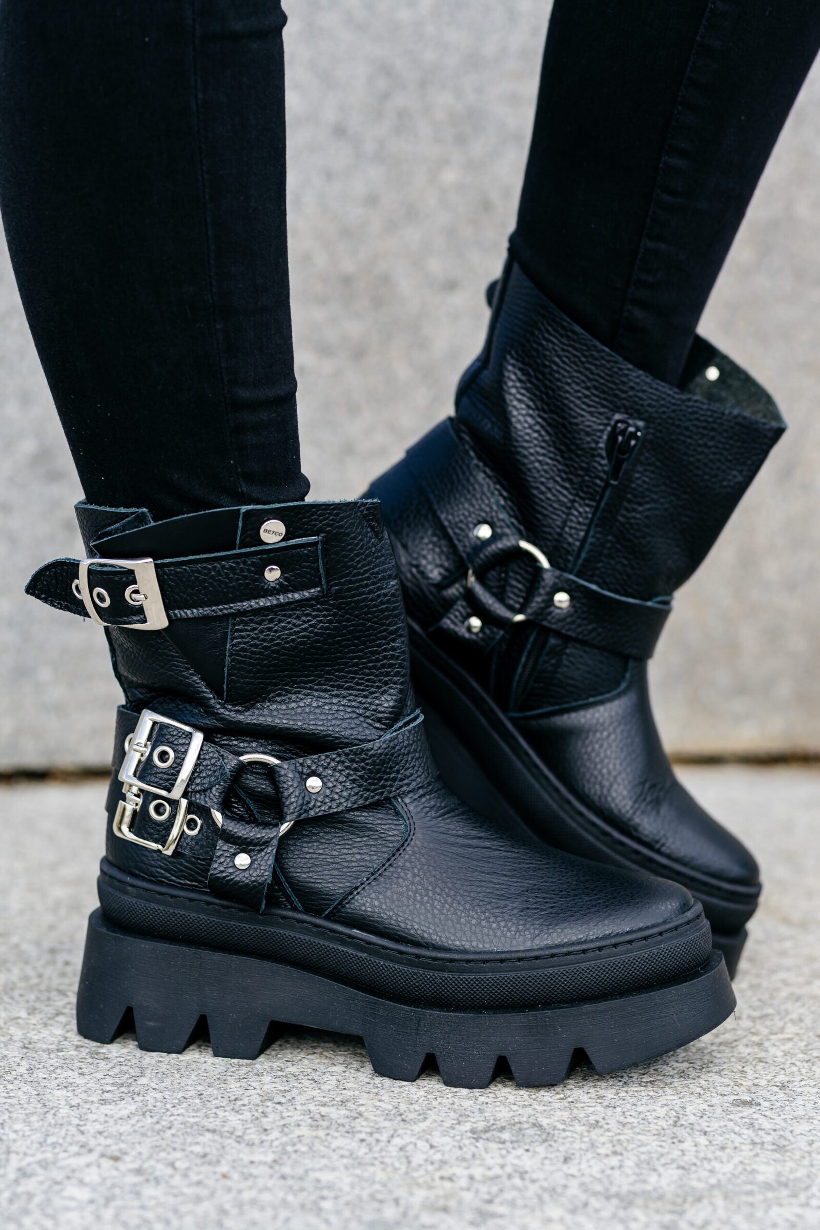 Ghete-negre-din-piele-naturala-MOTO-SMALL