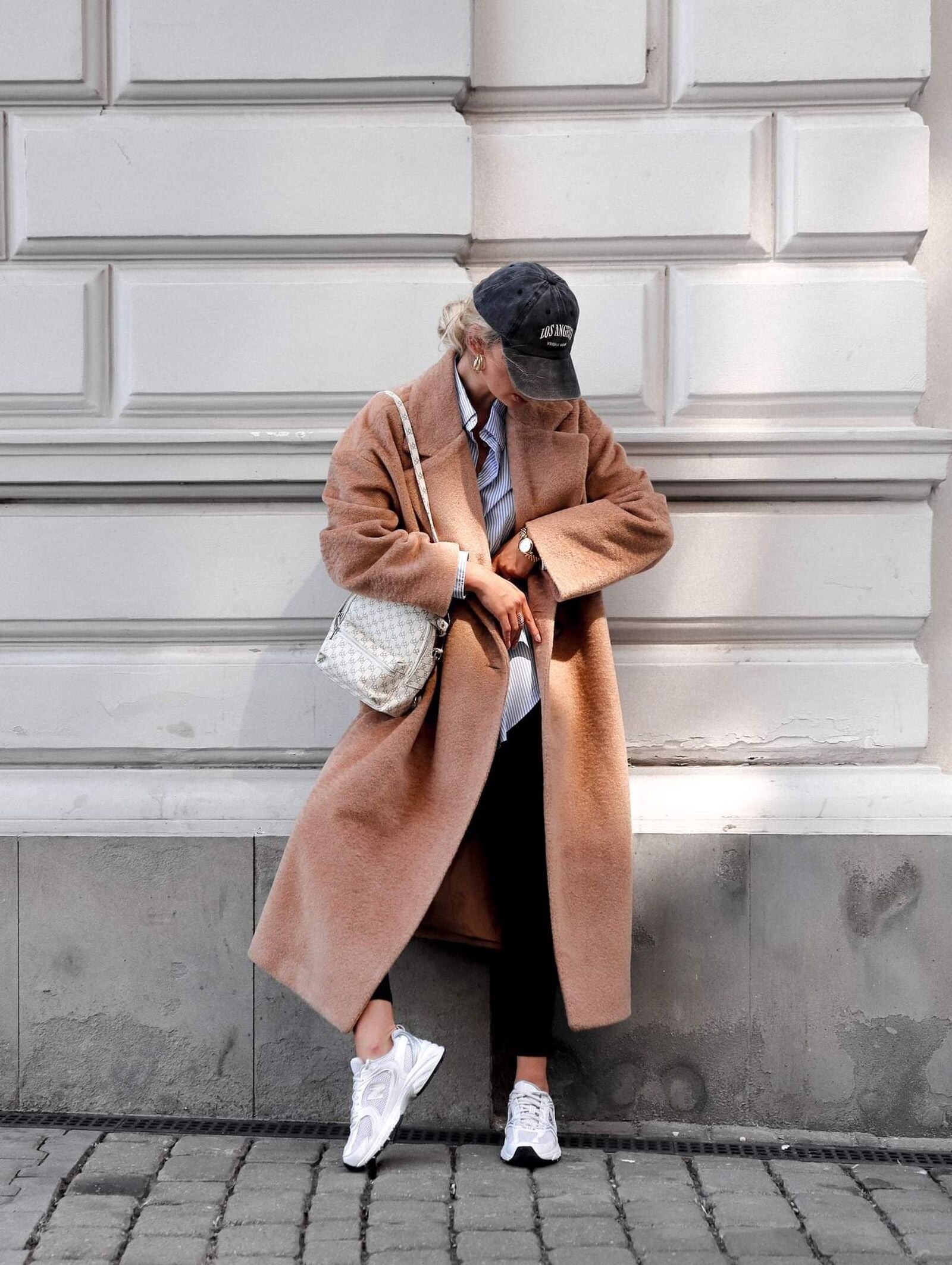 palton-dama-caramel-cu-nasturi-si-curea-legat-in-talie