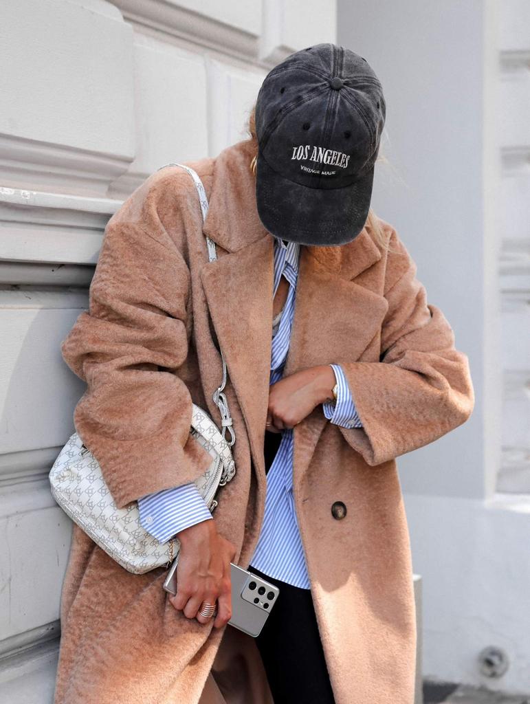 palton-dama-caramel-cu-nasturi-si-curea-legat-in-talie