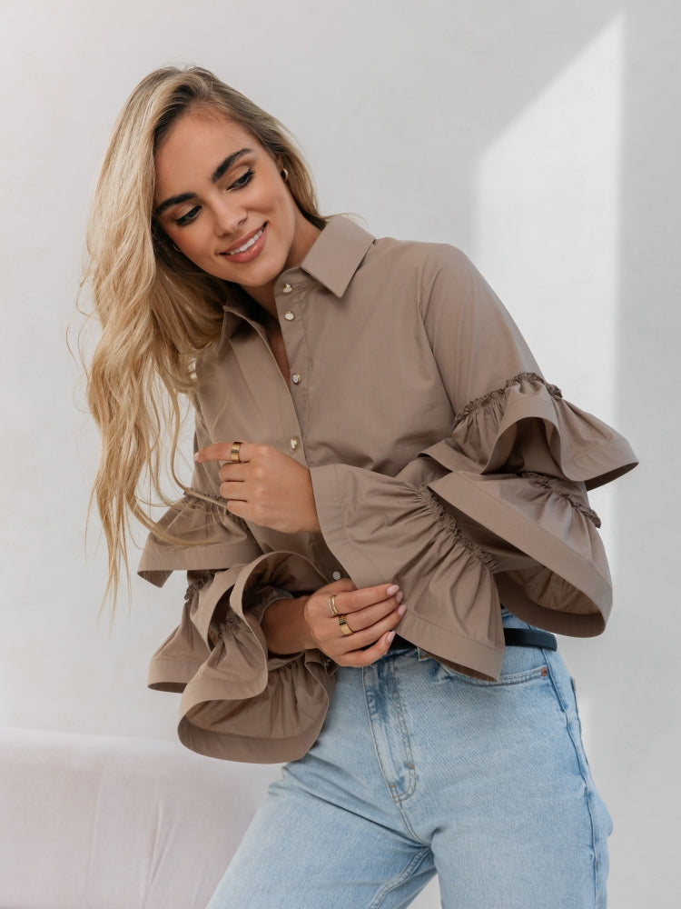 camasa-dama-cu-volane-la-maneci-latte 1