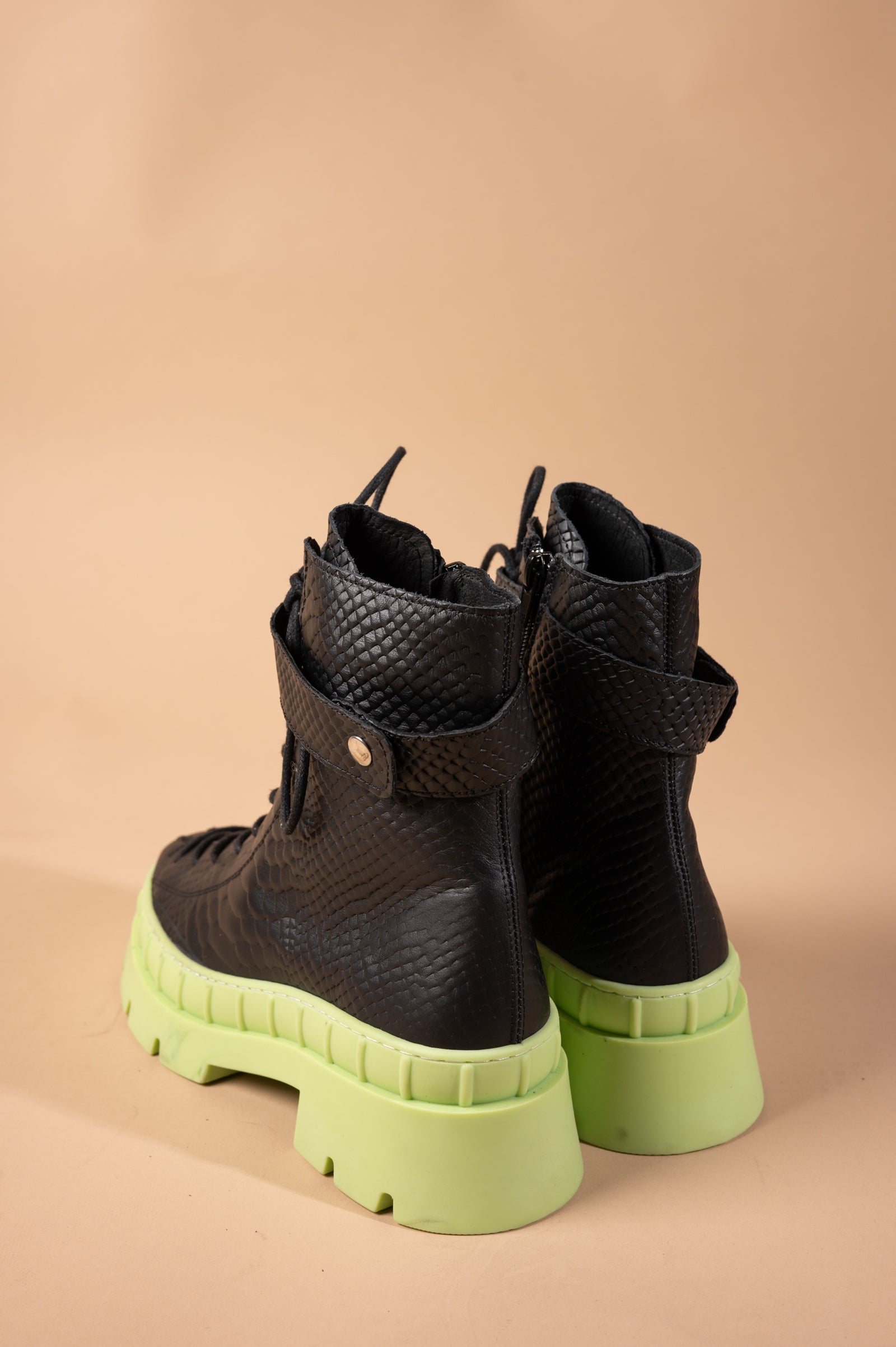 ghete-din-piele-naturala-neagra-grace-lime (2)