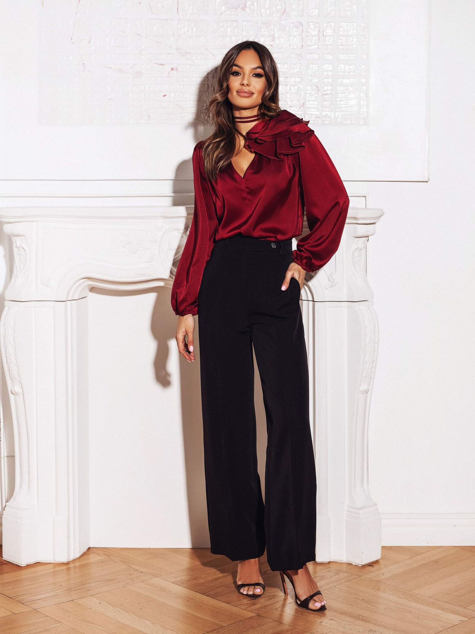 bluza-dama-visinie-in-v-si-floare-decorativa