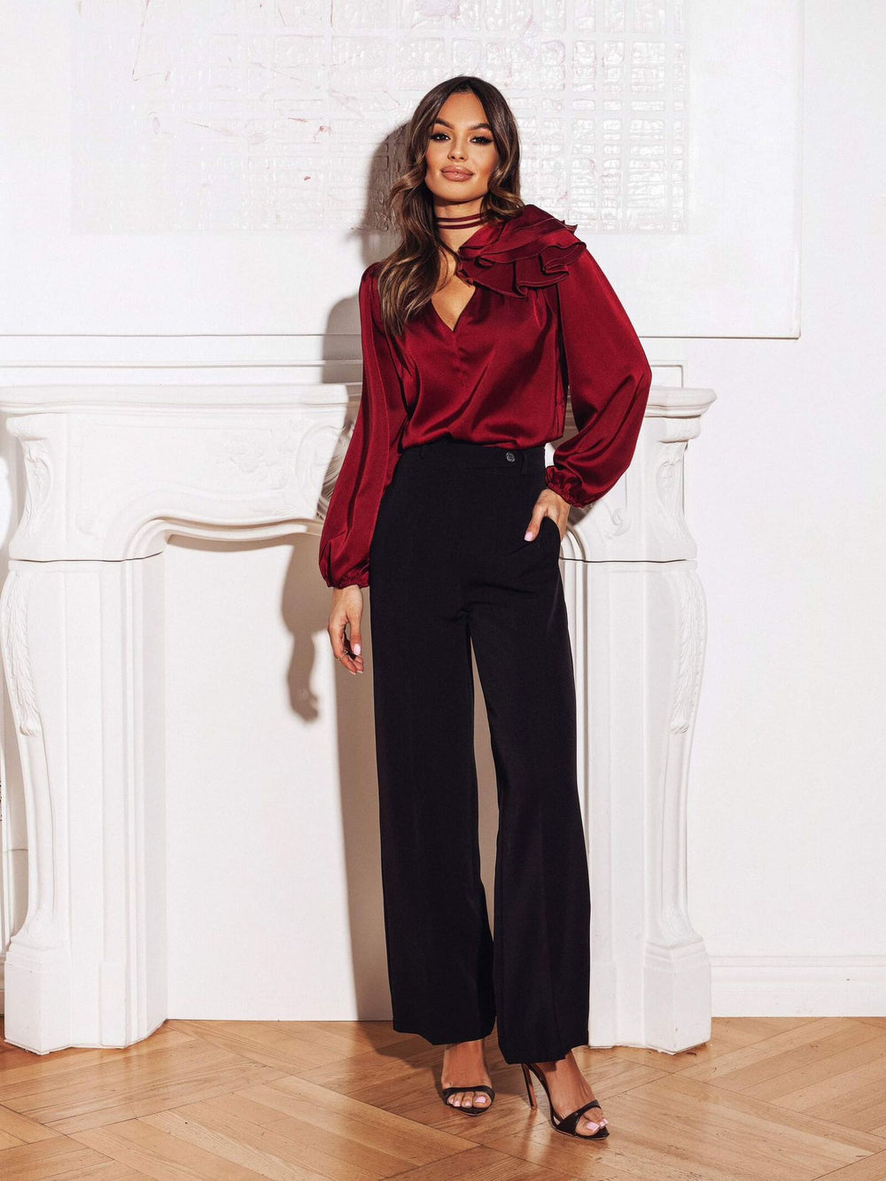 bluza-dama-visinie-in-v-si-floare-decorativa