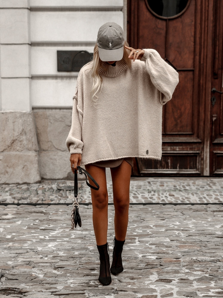 bluza-dama-bej-cu-gat-subtil-si-maneci-umflate