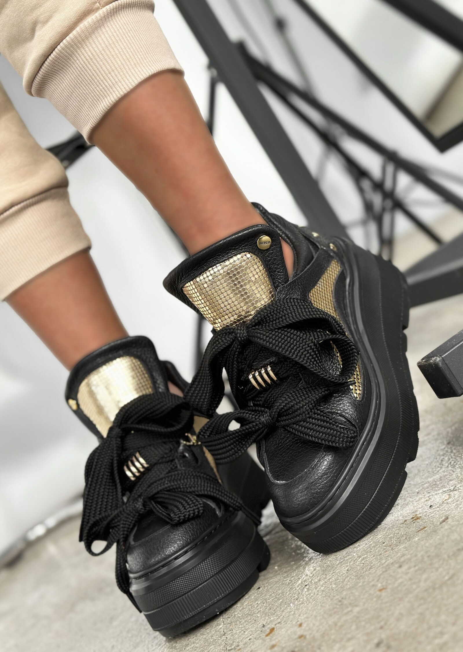 Sneakers-din-piele-naturala-negri-Pedro