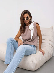 bluza-dama-cappuccino-cu-maneci-scurte-si-floare (2)