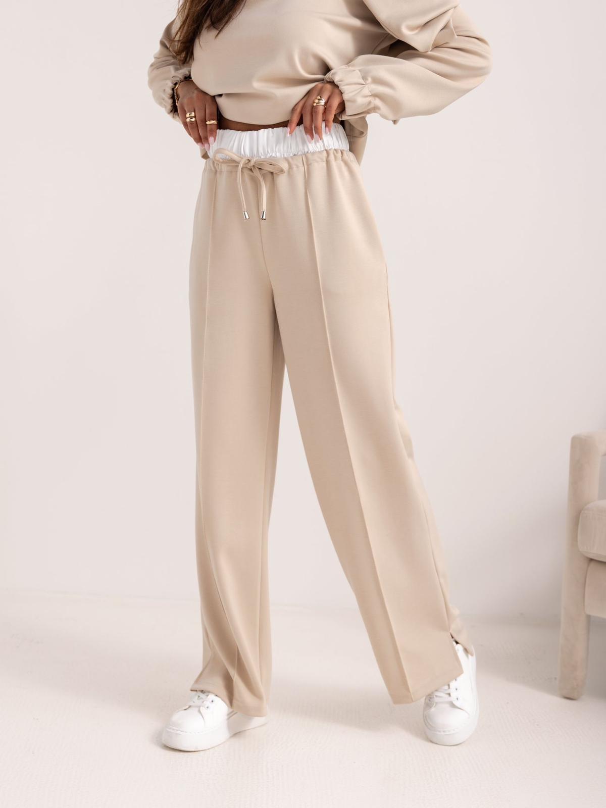 Compleu-dama-bluza-bej-pe-un-umar-cu-funda-si-pantalon (4)