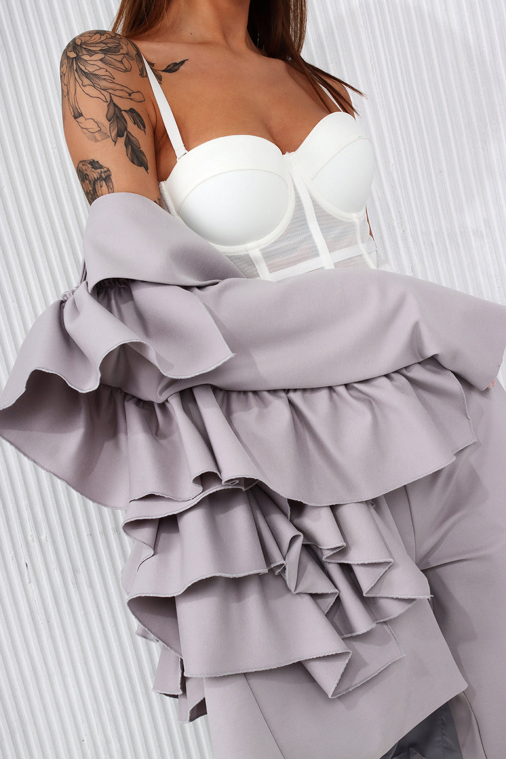 sacou-dama-cu-volane-gri-cascada (2)