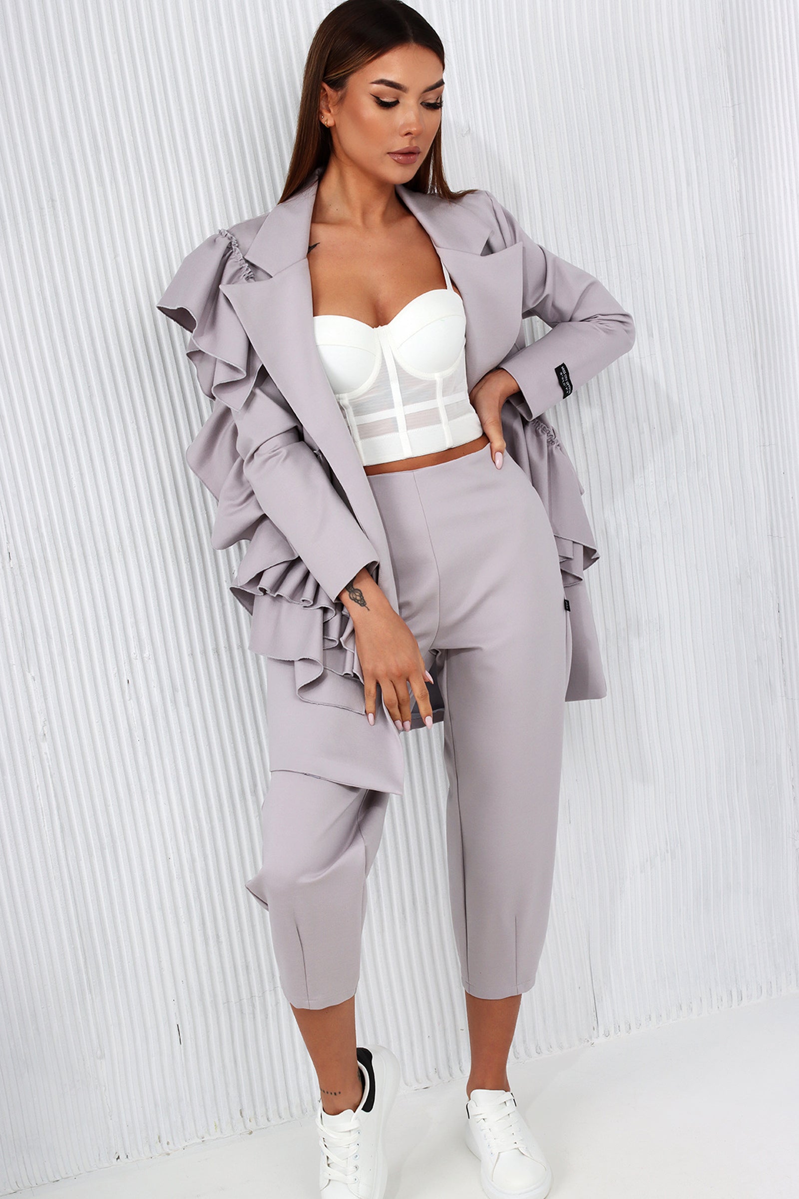 sacou-dama-cu-volane-gri-cascada (6)