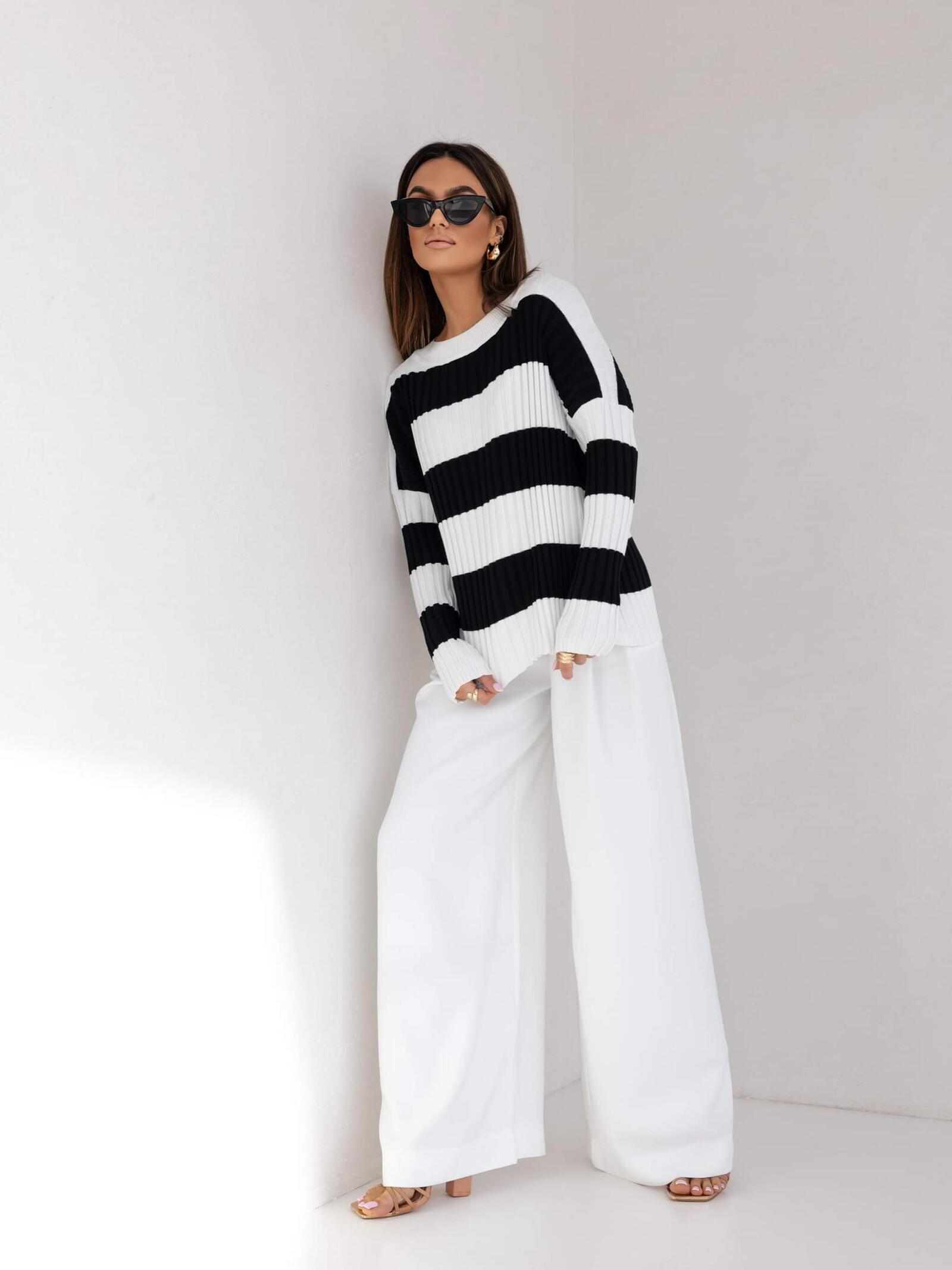 Bluza-dama-in-dungi-alb-negru-oversized (2)