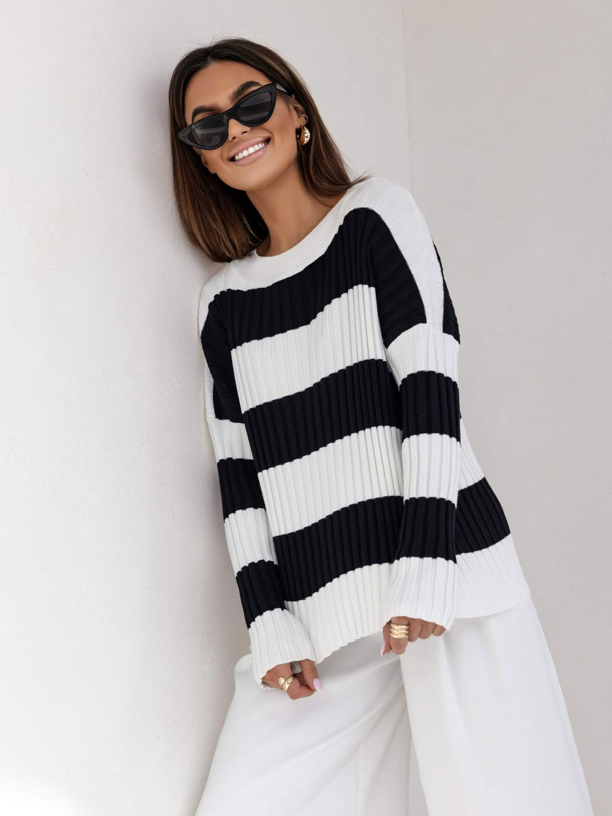 Bluza-dama-in-dungi-alb-negru-oversized