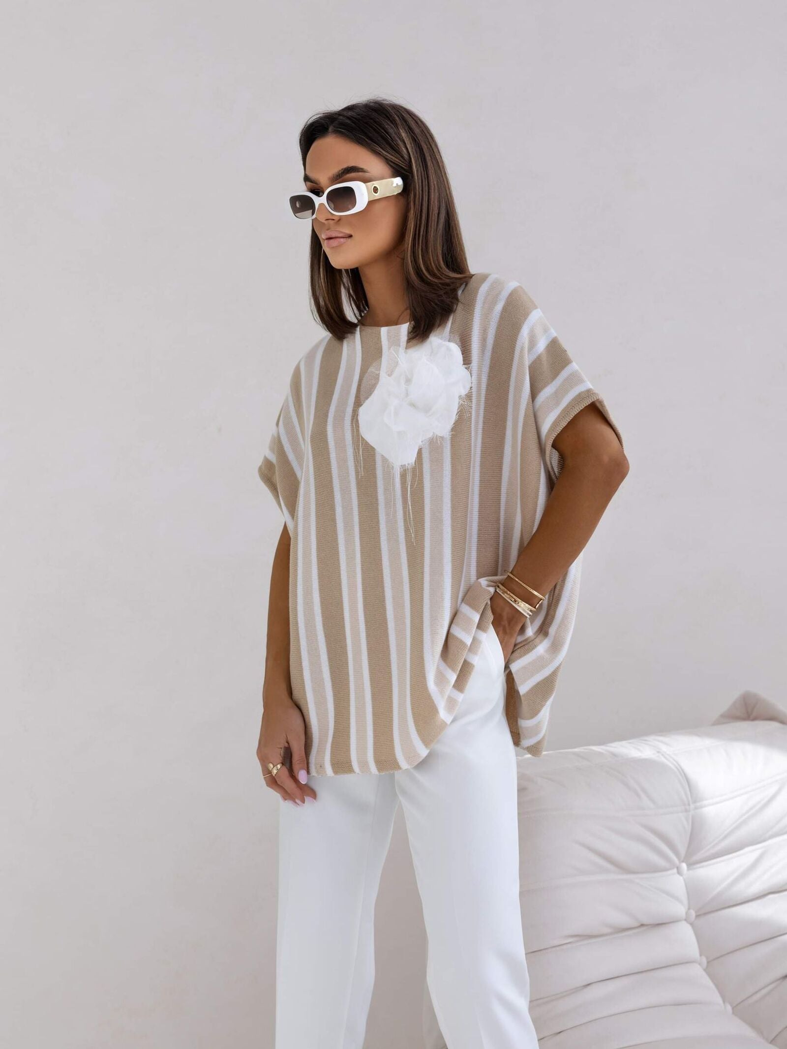 tricou-dama-in-dungi-si-accesoriu