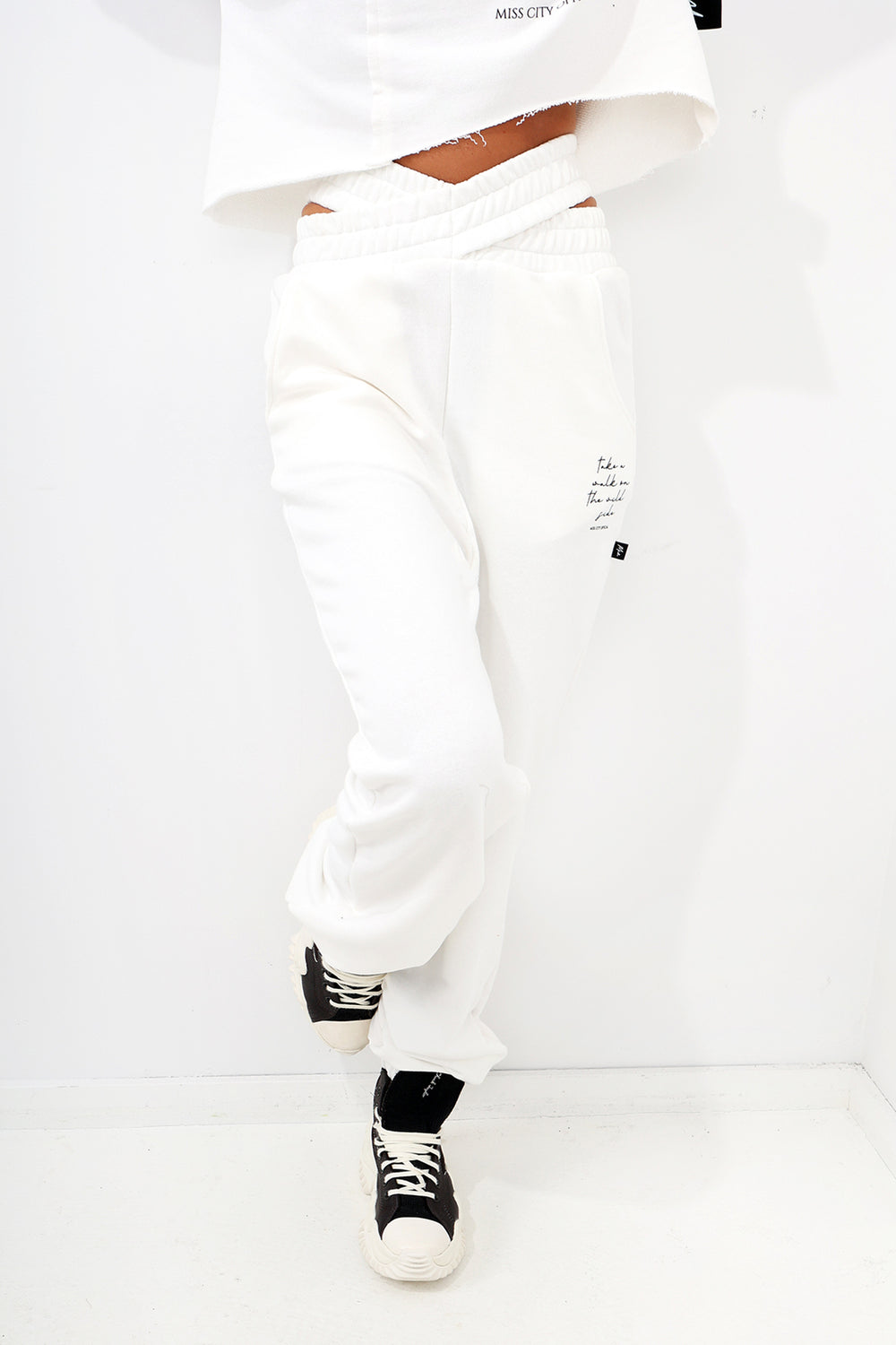 pantaloni-trening-albi-take-a-walk