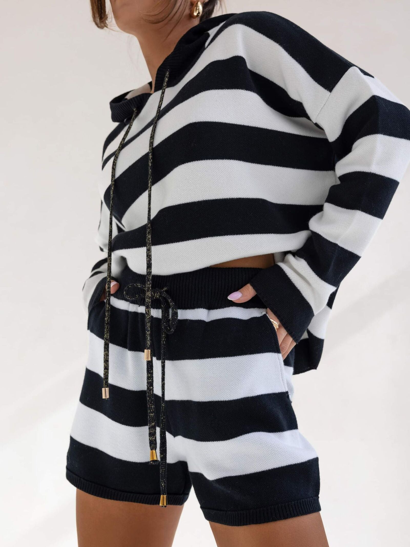 compleu-dama-bluza-si-pantaloni-scurti-alb-negru (4)