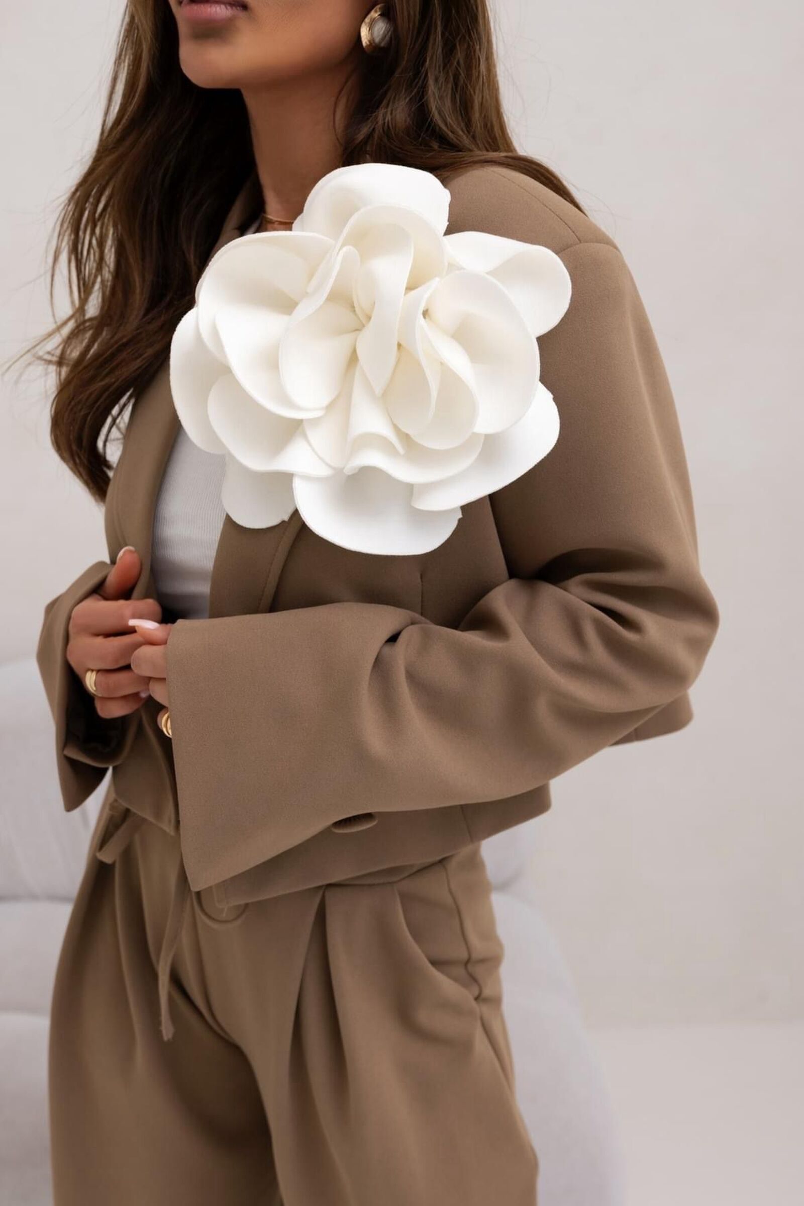 costum-maro-cu-accesoriu-veneto (2)