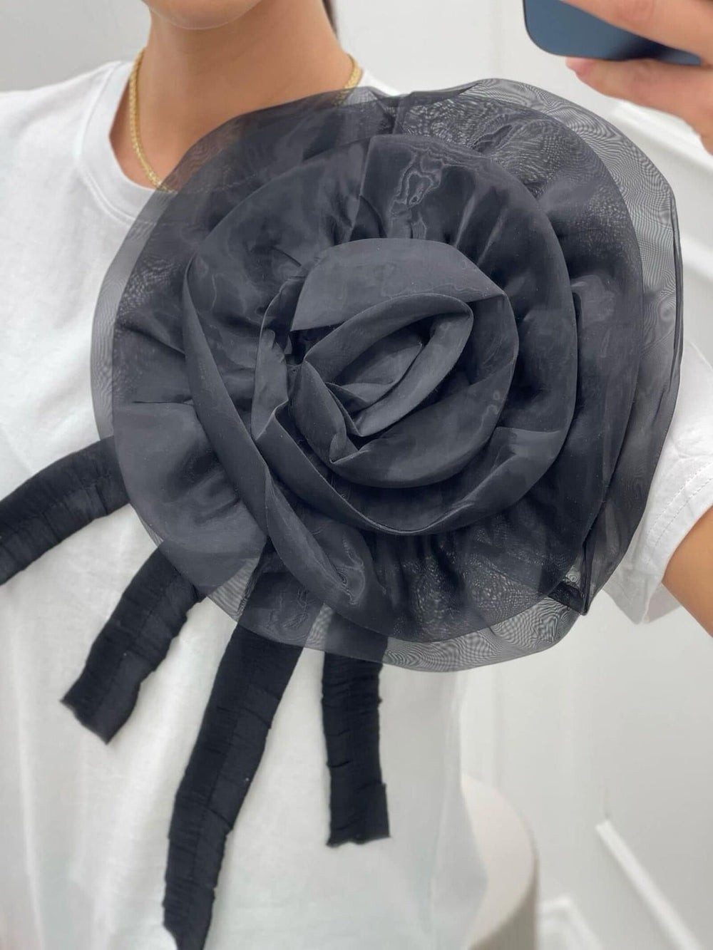 tricou-alb-cu-accesoriu-tul-linz