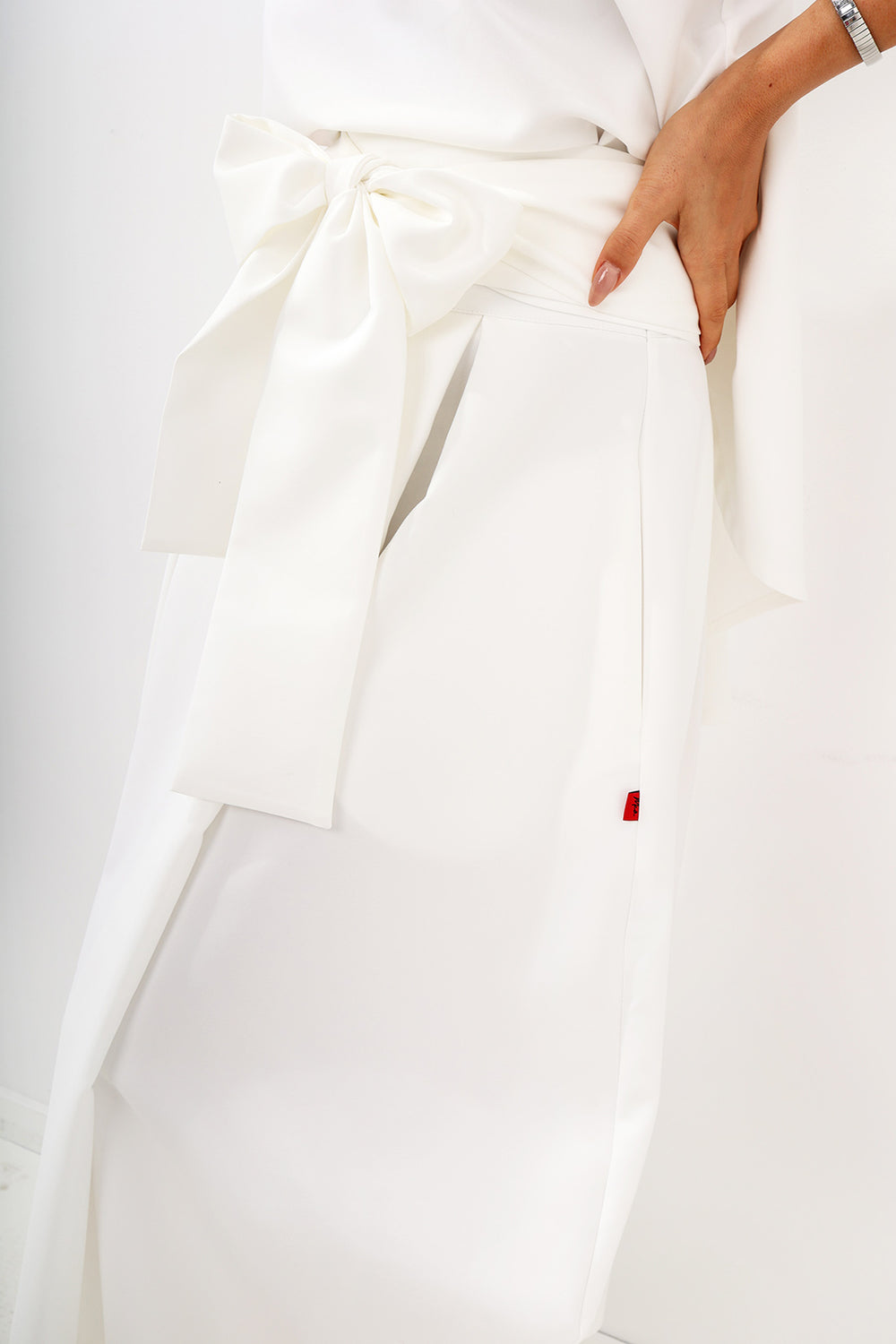 compleu-fusta-si-top-ALB-bow (4)