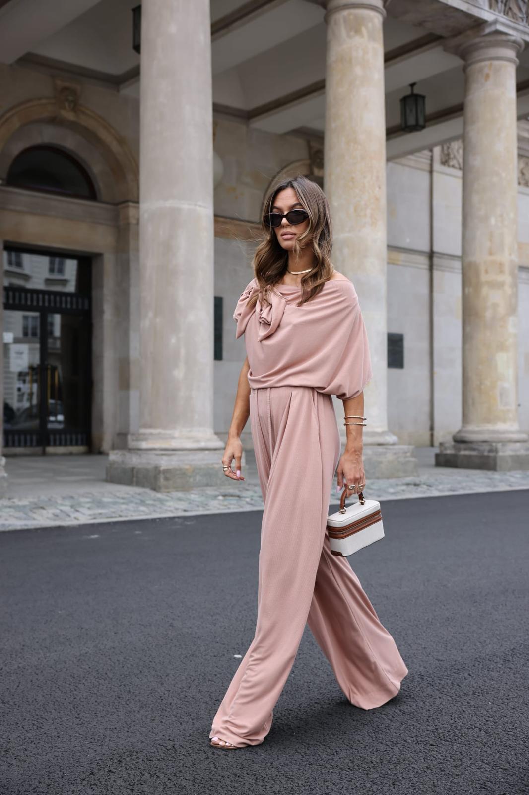 compleu-tricou-si-pantaloni-roz-pudra-celestina